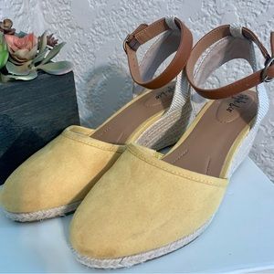 Wedge close toe sandals.